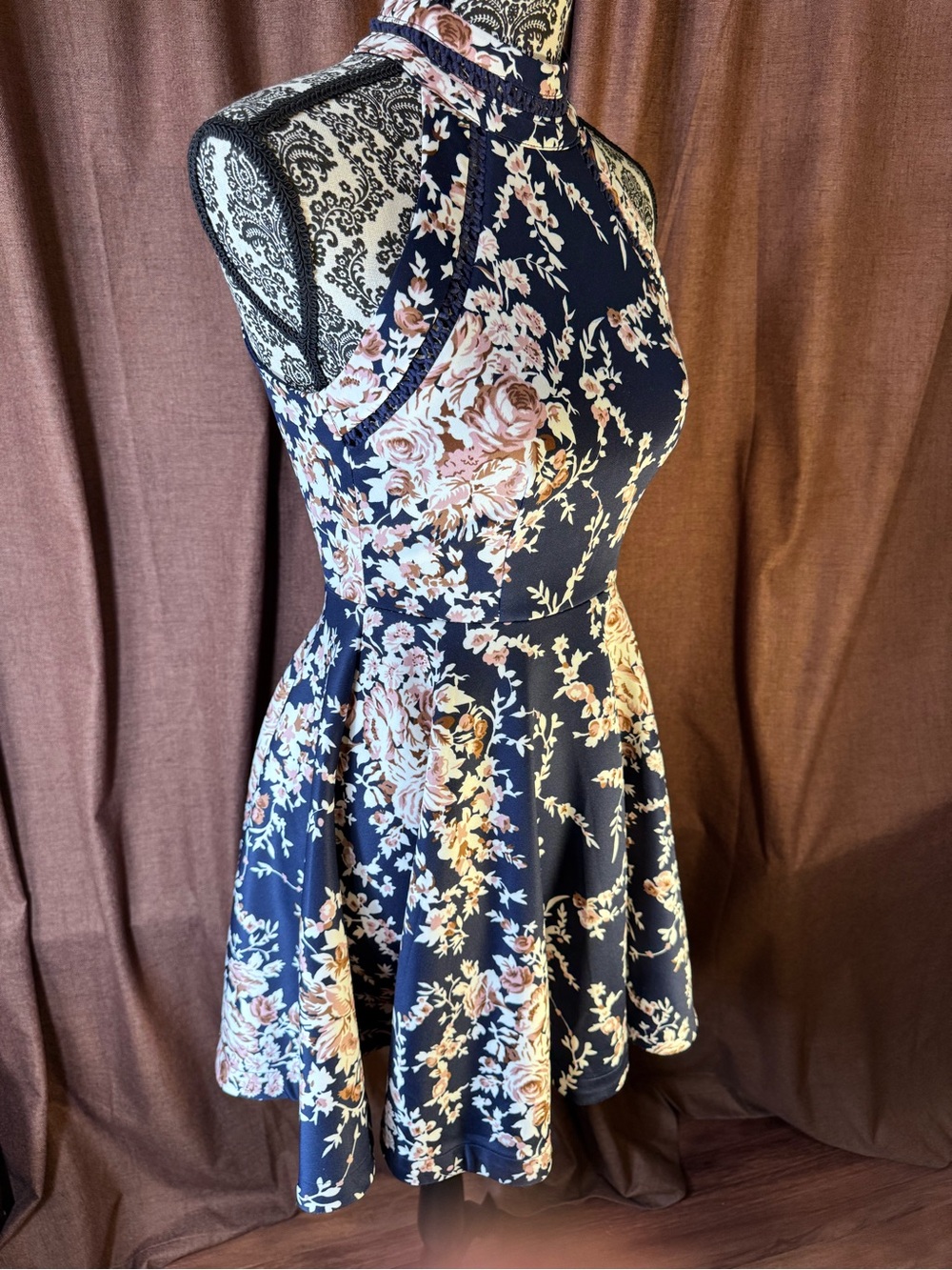 B. Darlin Floral Halter Fit & Flare Dress in Navy and Blush size 3/4 - Picture 9 of 11